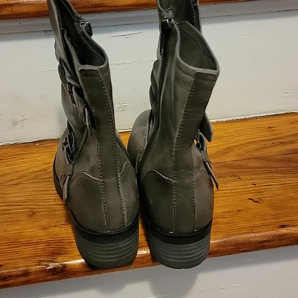 Earth Boots - Picture 2 of 5